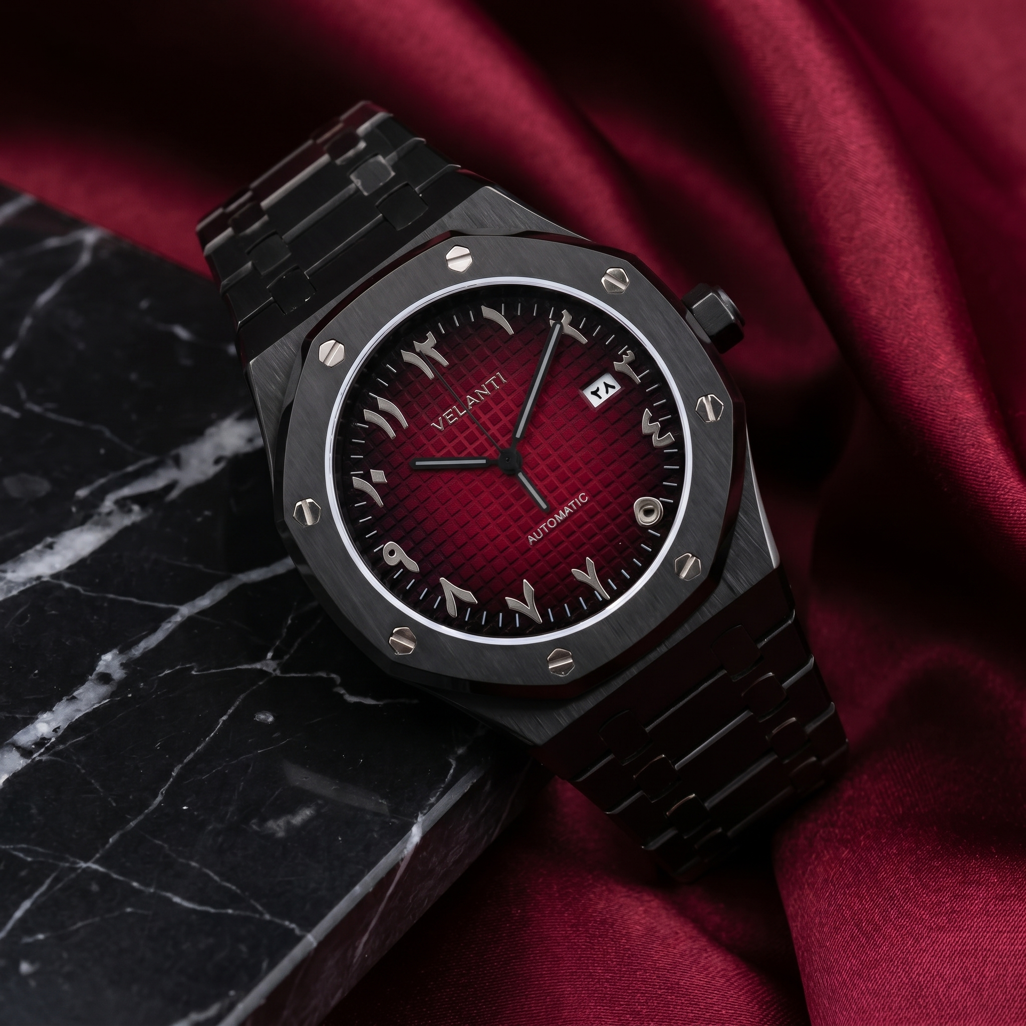 Royal Oak-style automatic watch, Velanti Milano Royal Veloak Arabic Black Red, bracelet detail photo