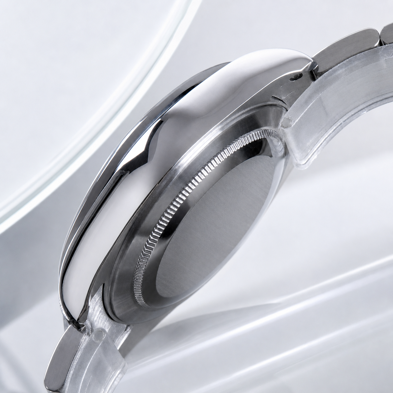 Velanti Milano Veltona Panda watch, case side and lug detail