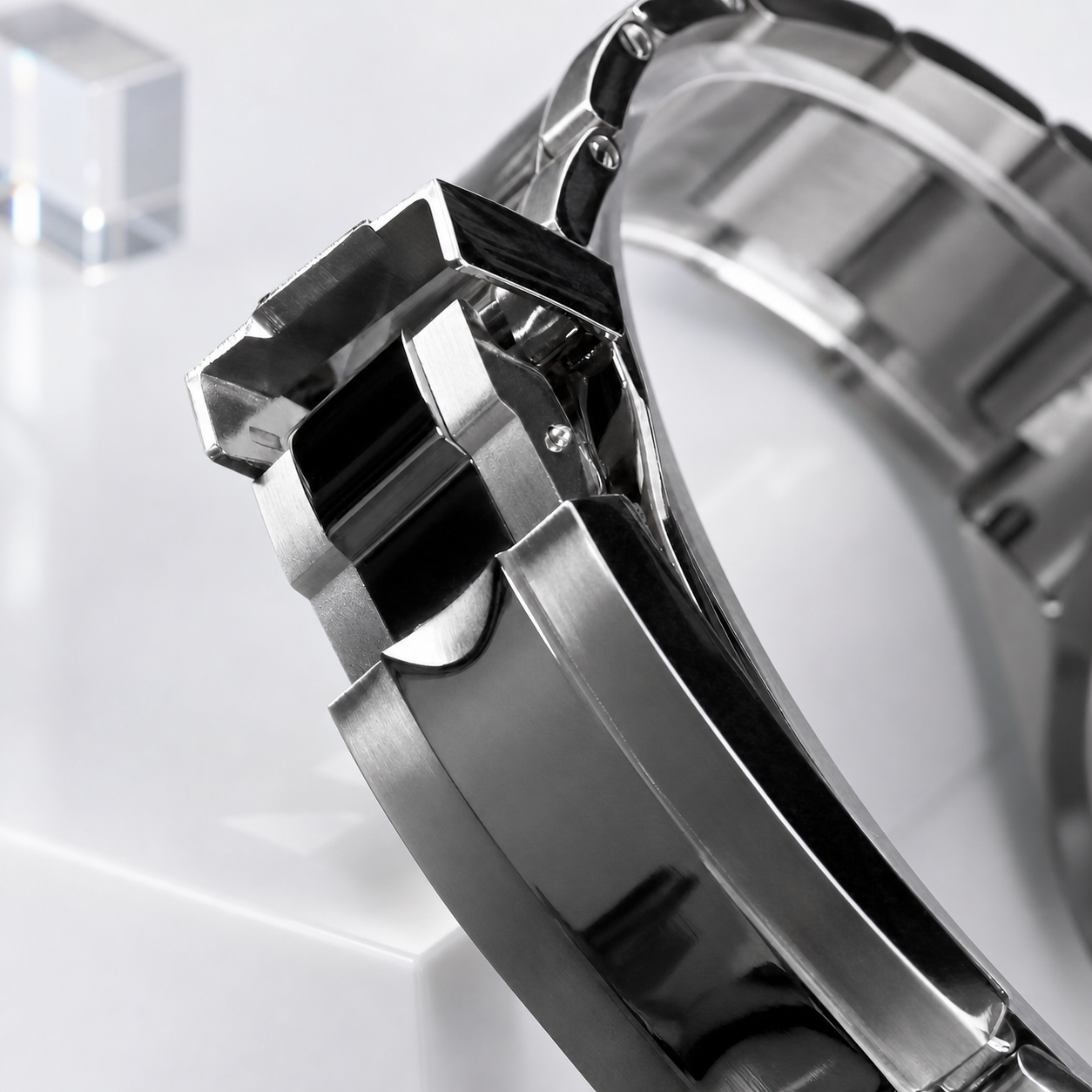 Velanti Milano Veltona Panda watch, open folding clasp mechanism detail