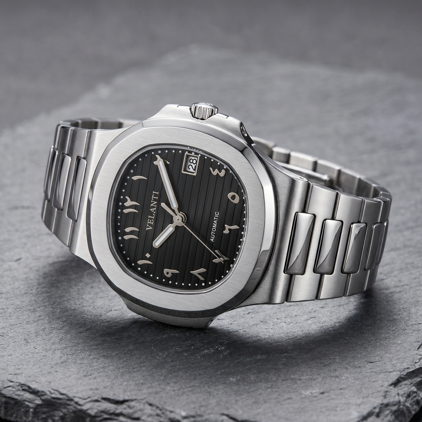 Nautilus-style custom automatic watch, Velanti Milano Nautvel Arabic Black, bracelet detail photo