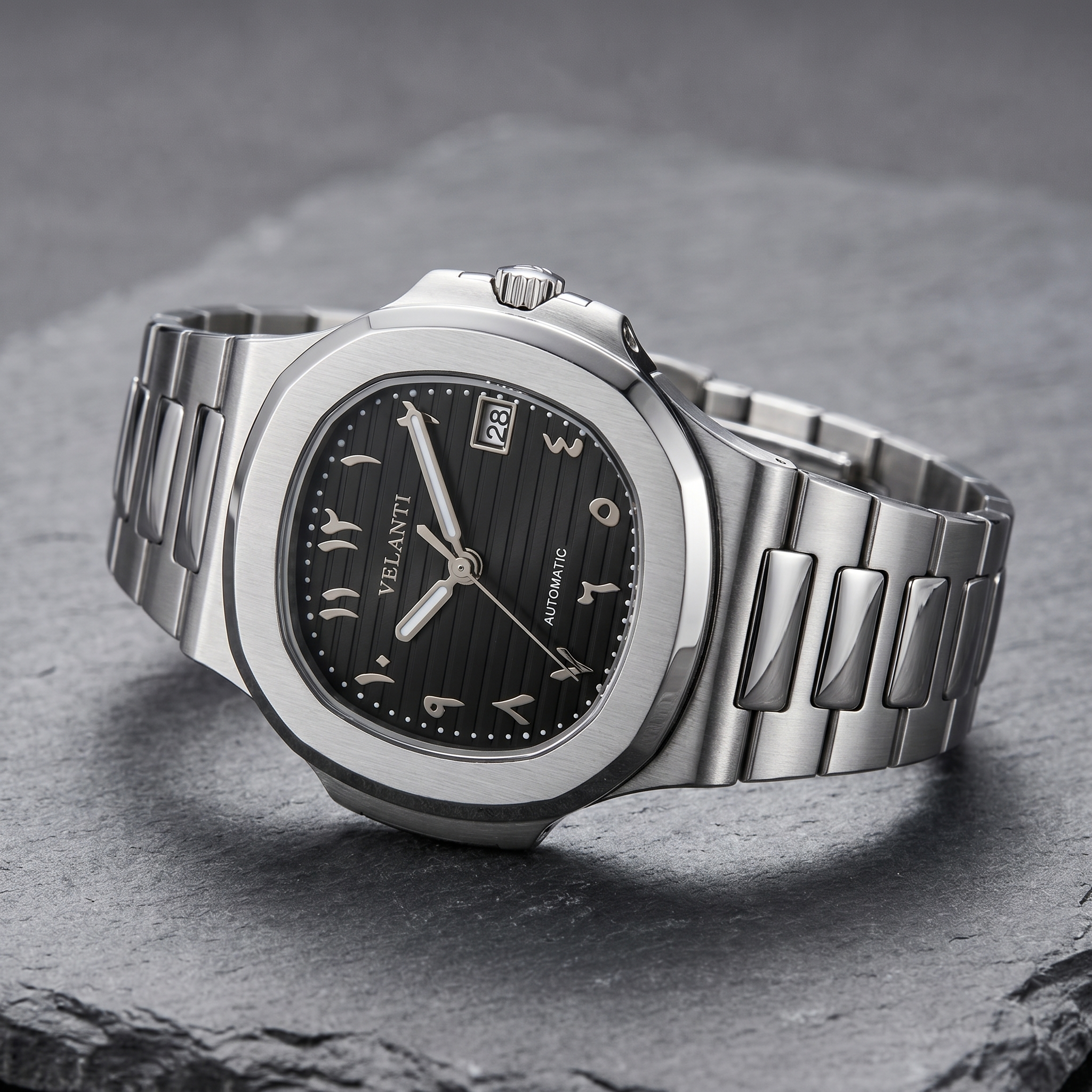 Nautilus-style automatic watch, Velanti Milano Nautvel Arabic Black, bracelet detail photo