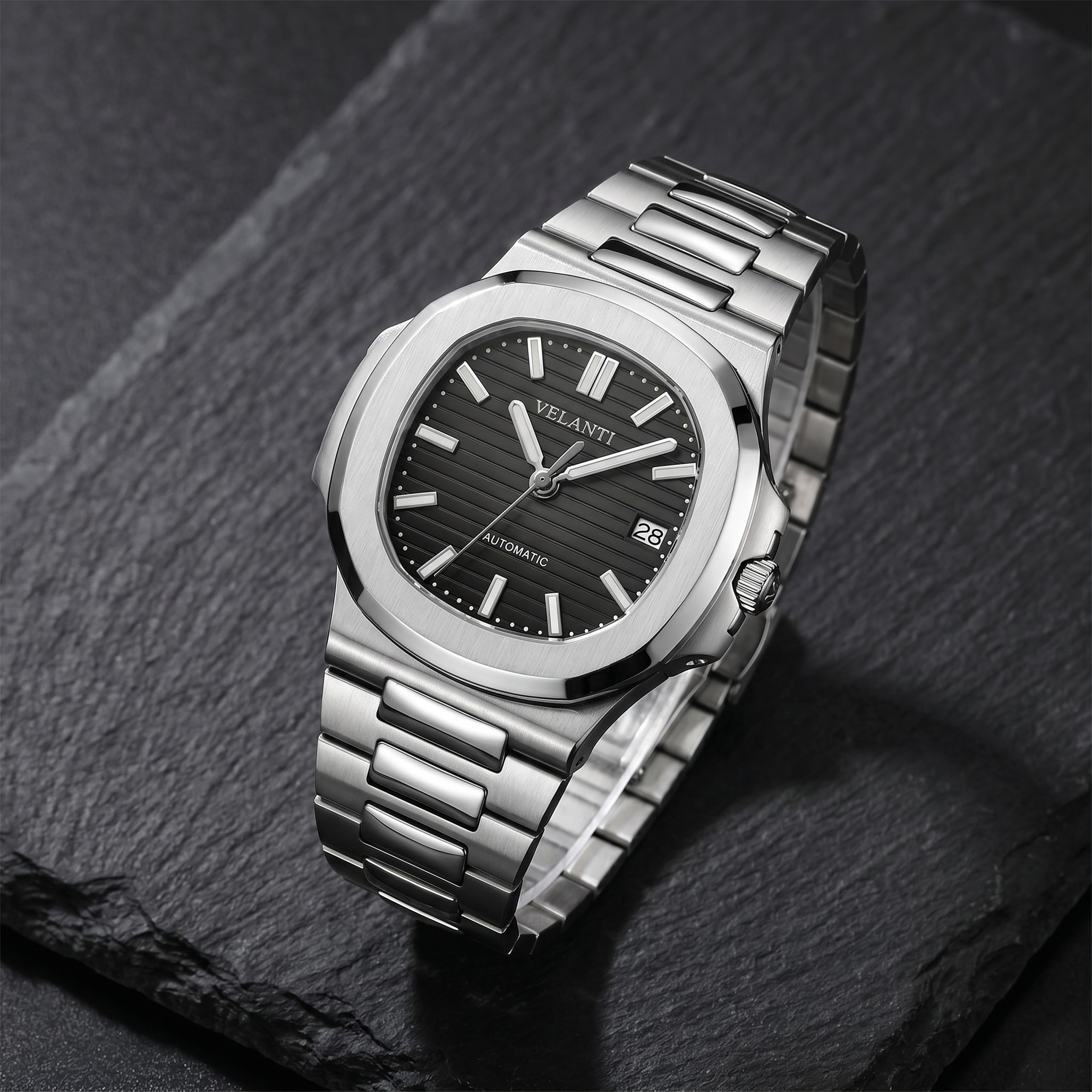 Nautilus-style automatic watch, Velanti Milano Nautvel Black, bracelet detail photo