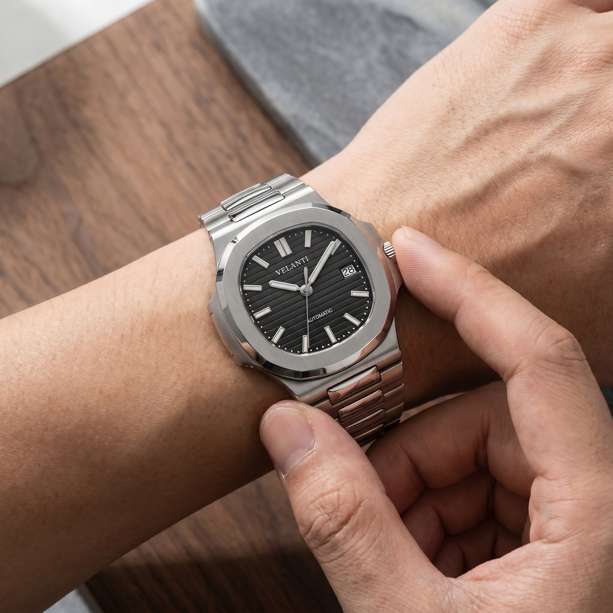 Nautilus-style automatic watch, Velanti Milano Nautvel Black worn on wrist photo 5