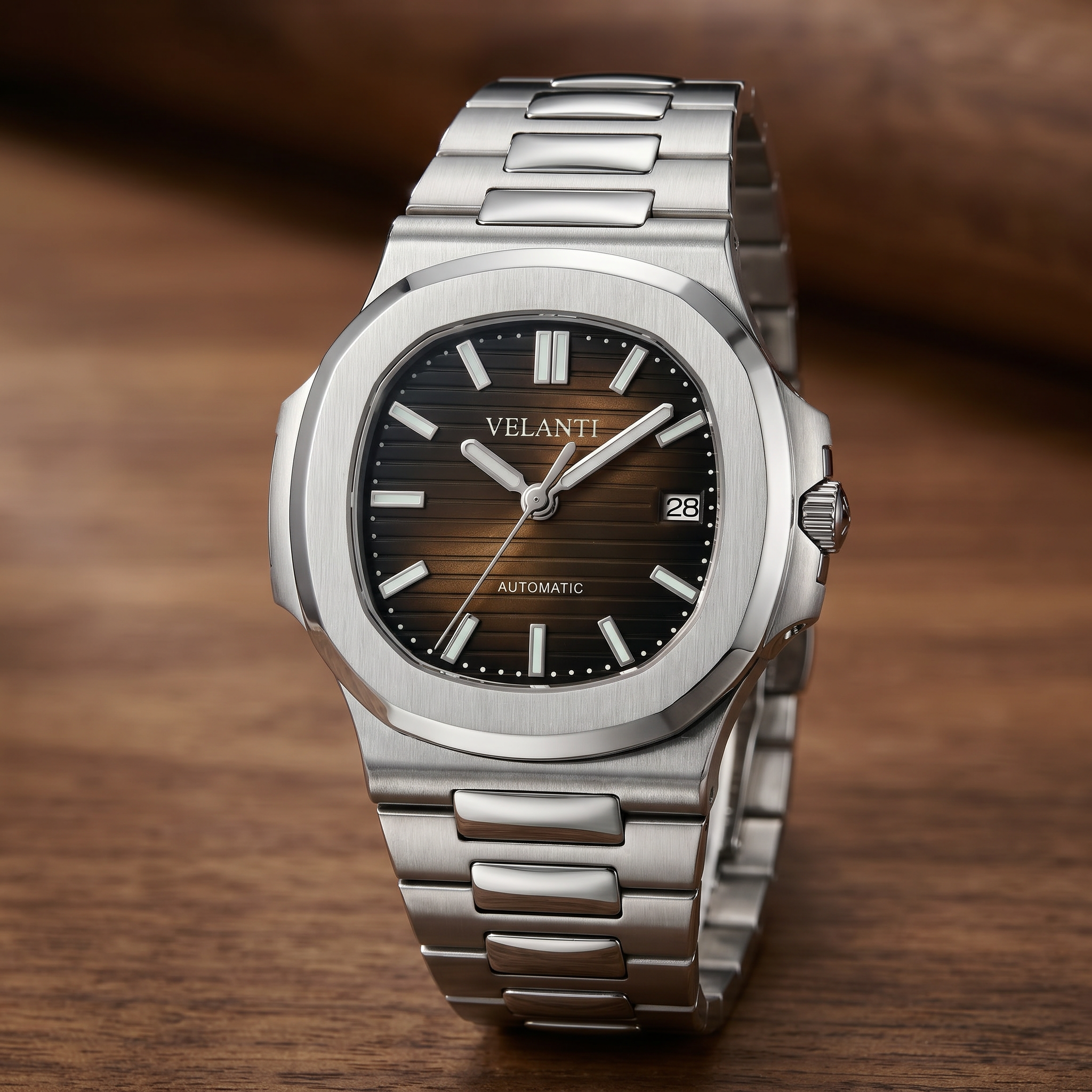 Nautilus-style automatic watch, Velanti Milano Nautvel Brown, watch detail photo