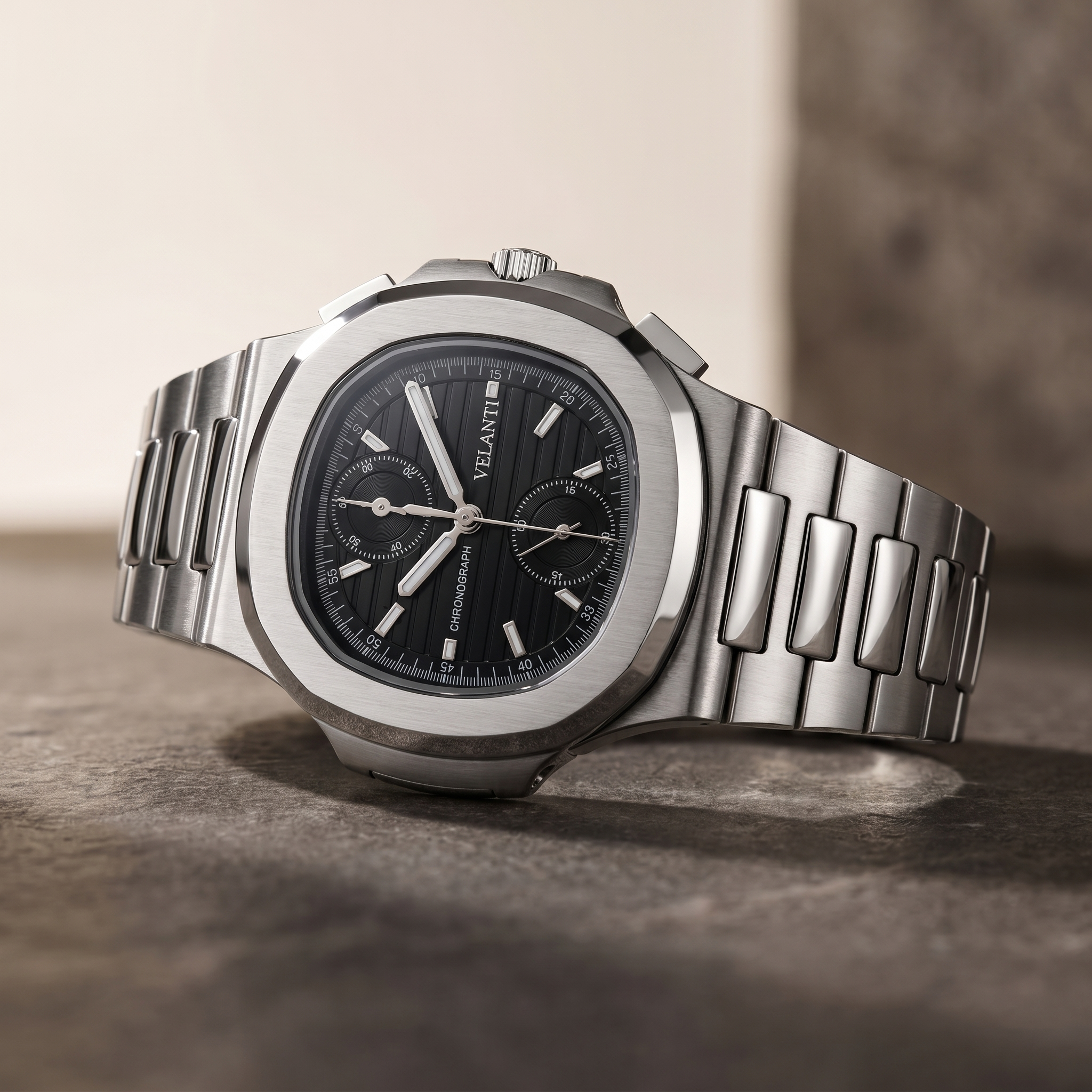 Nautilus-style chronograph watch, Velanti Milano Nautvel Chrono Black, watch detail photo 11
