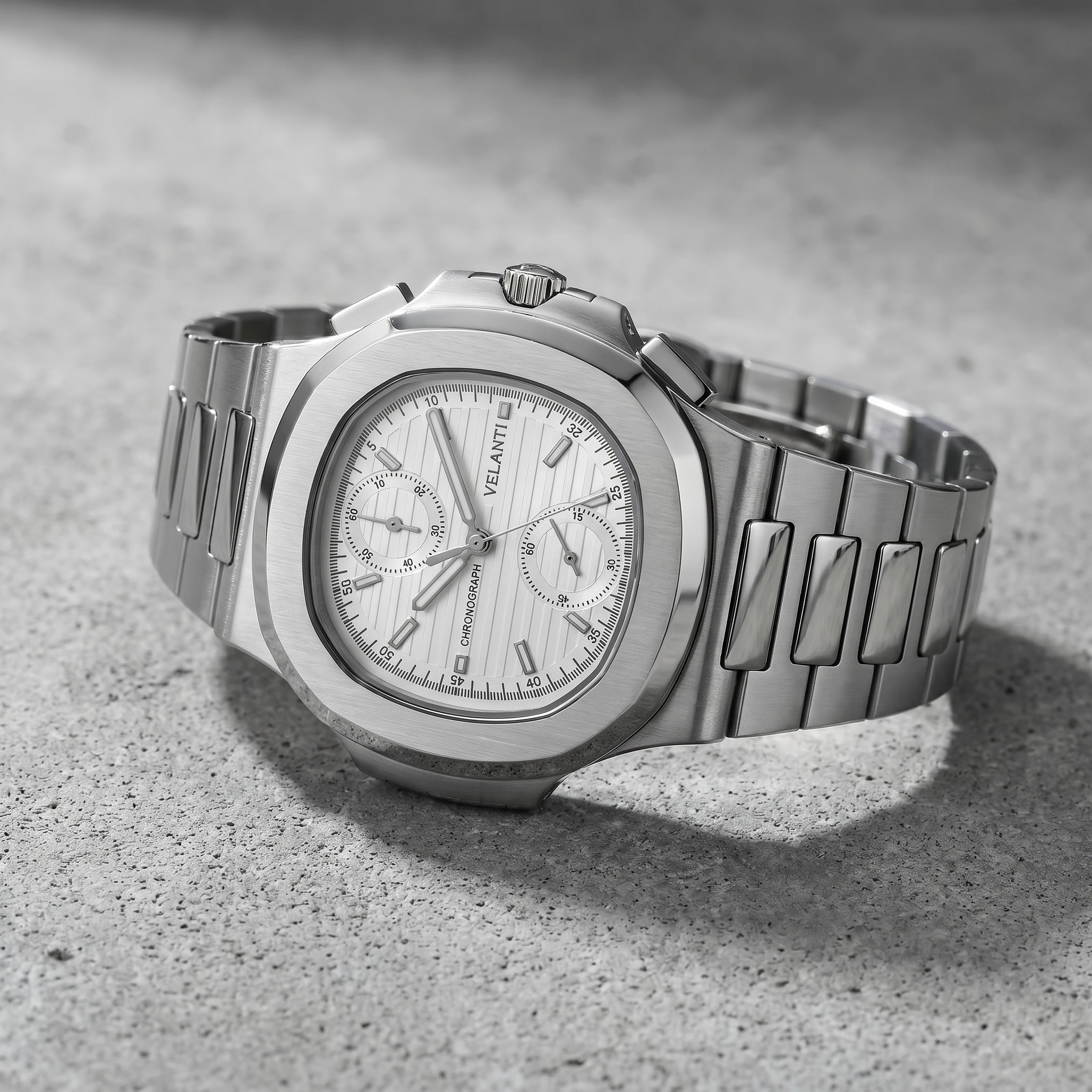 Nautilus-style chronograph watch, Velanti Milano Nautvel Chrono White, bracelet detail photo
