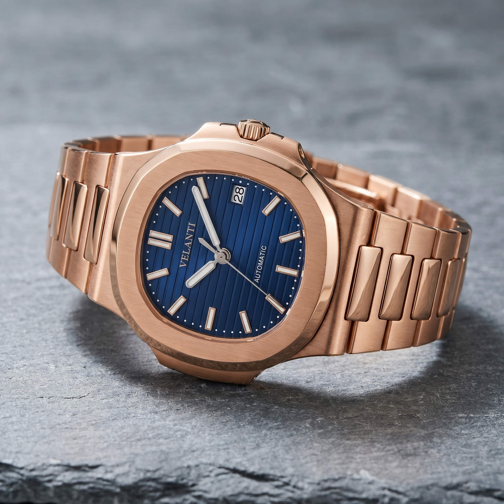 Nautilus-style automatic watch, Velanti Milano Nautvel Rose Gold Royal Blue, bracelet detail photo