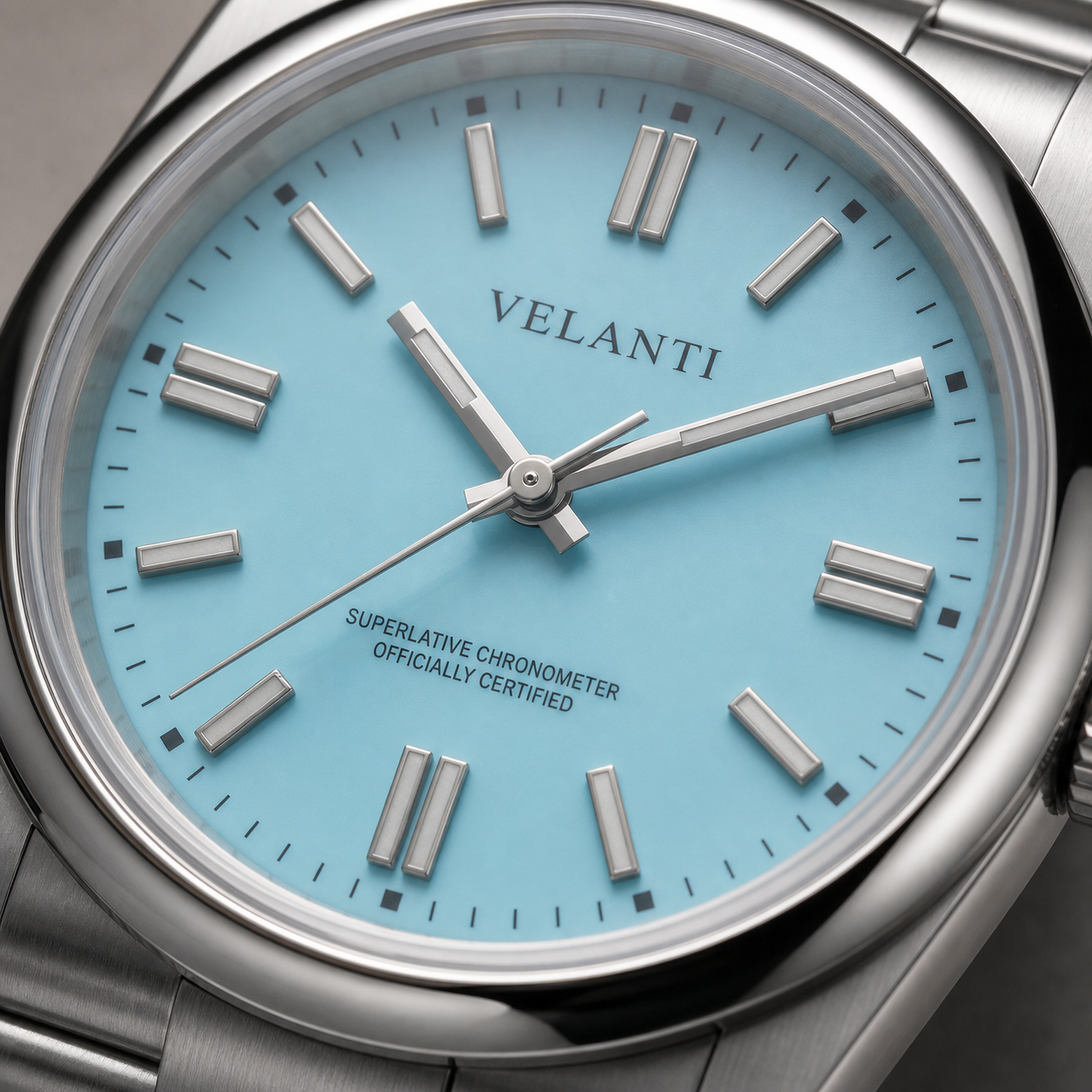 Explorer-style automatic watch, Velanti Milano Oystvel Tiffany Blue, dial close-up