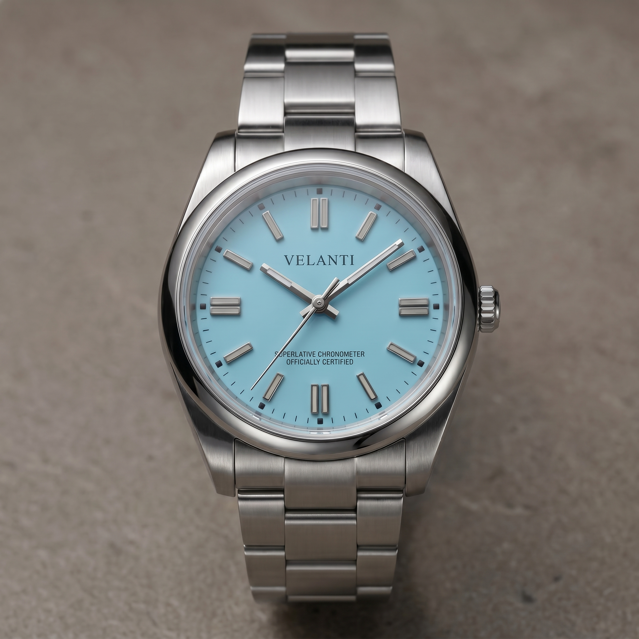 Explorer-style automatic watch, Velanti Milano Oystvel Tiffany Blue, watch detail photo