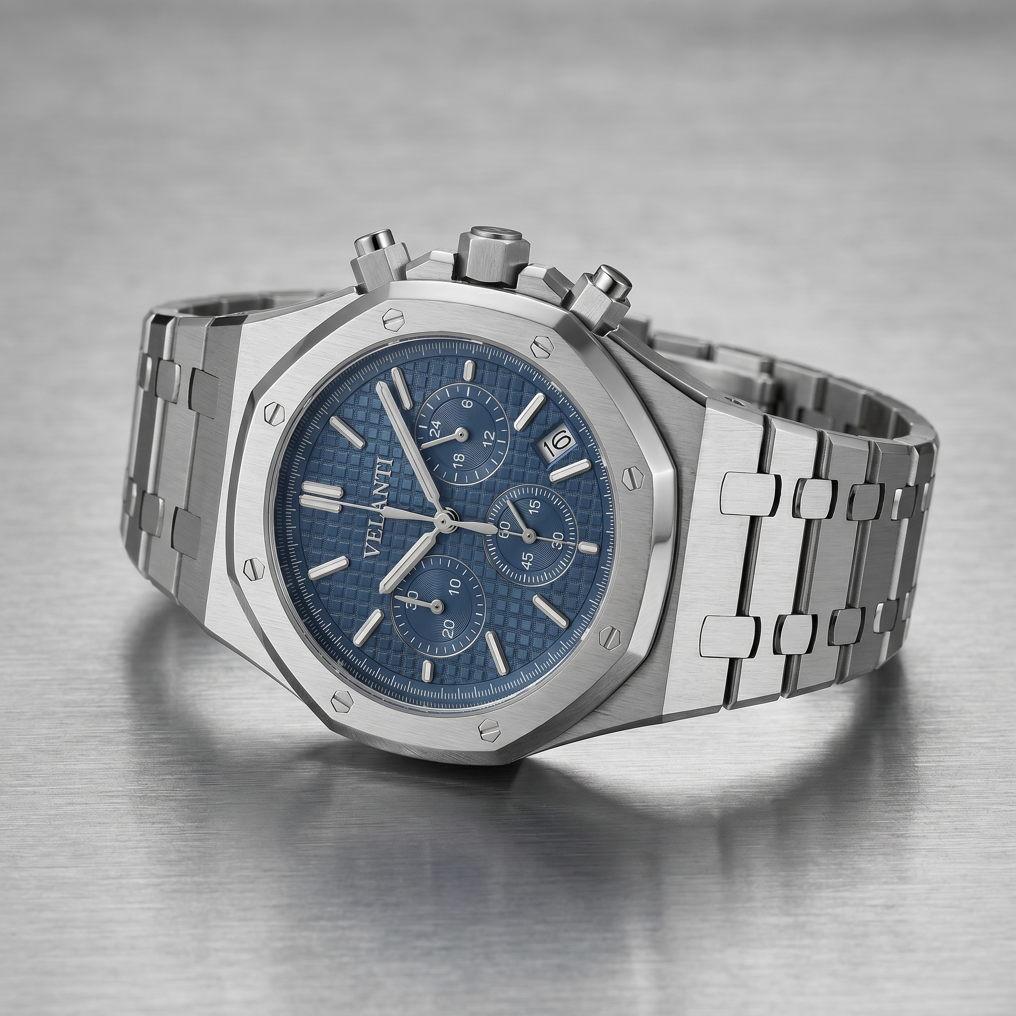Royal Oak-style chronograph watch, Velanti Milano Royal Veloak Chrono Blue, bracelet detail photo
