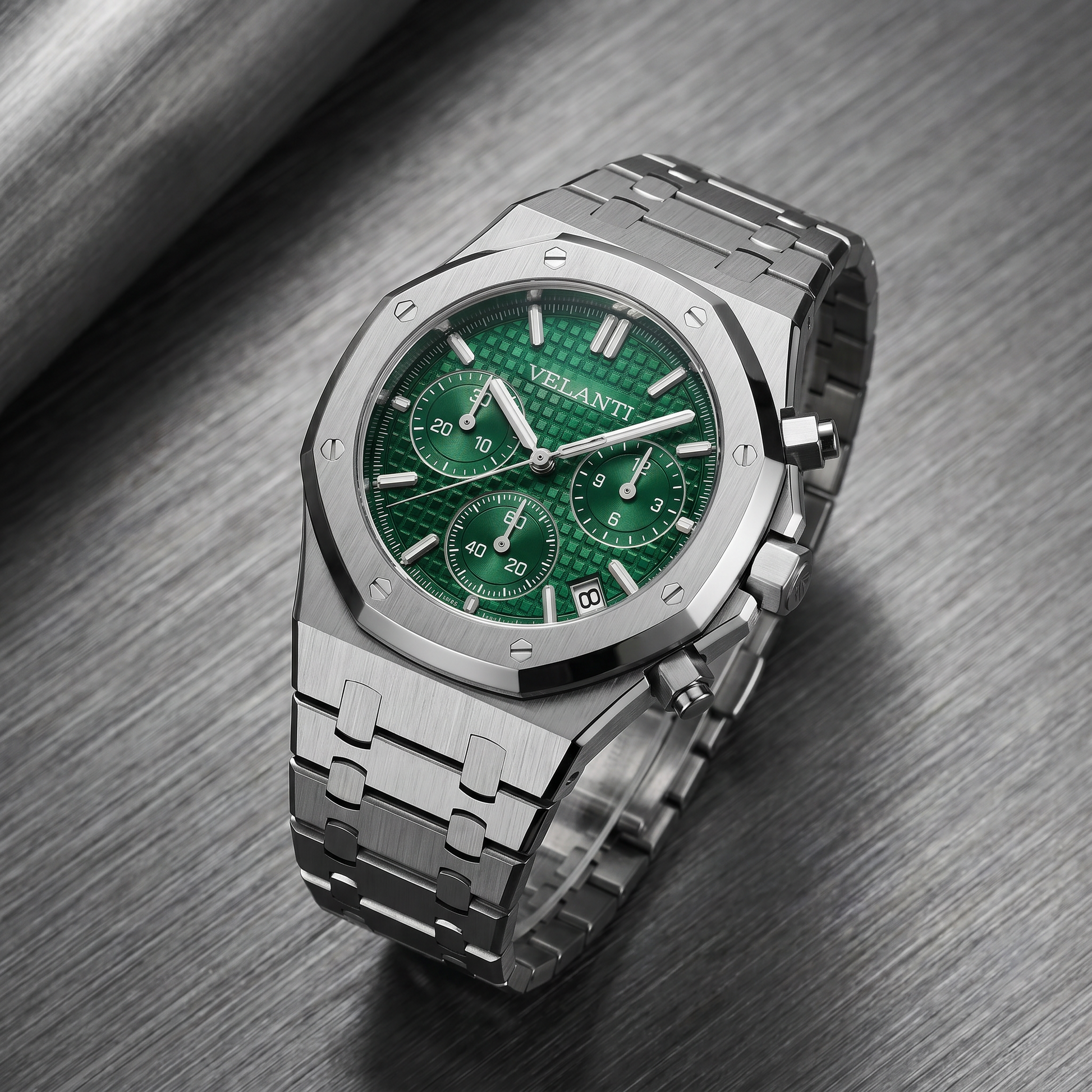 Royal Oak-style custom chronograph watch, Velanti Milano Royal Veloak Chrono Green, bracelet detail photo
