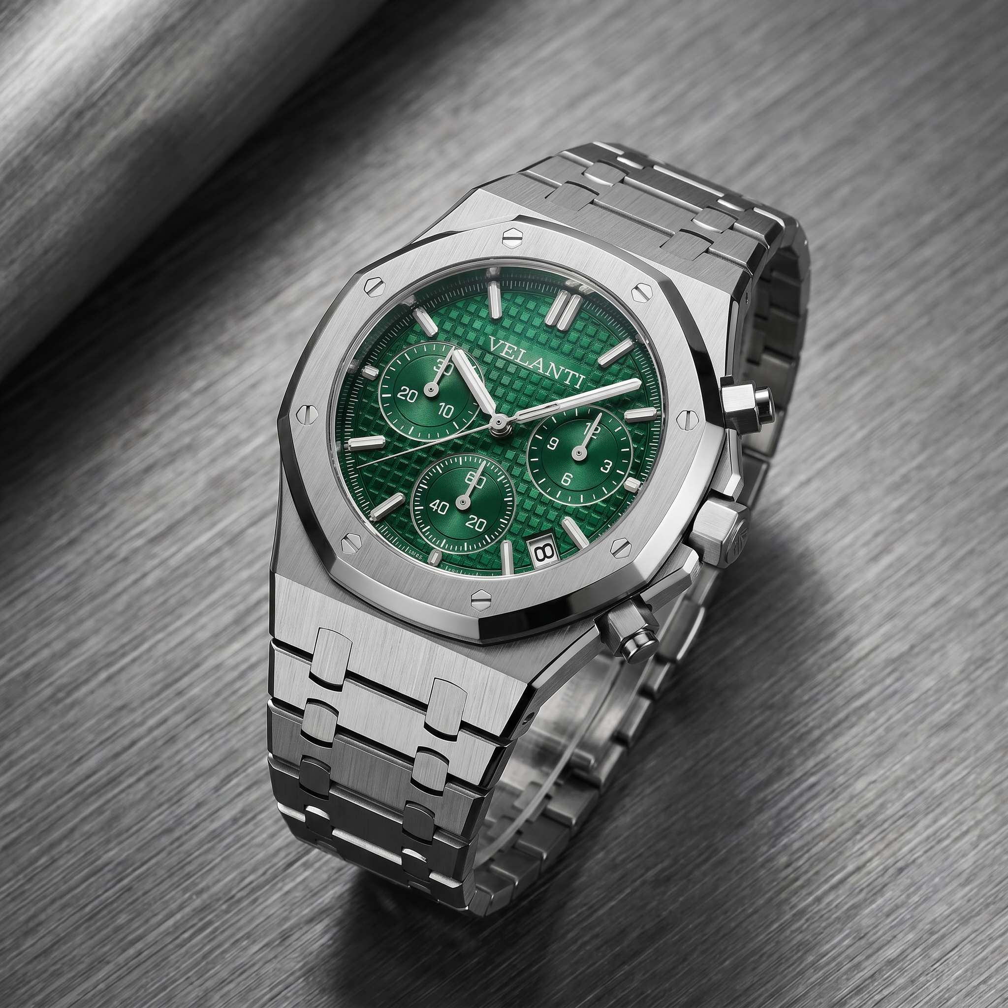 Royal Oak-style chronograph watch, Velanti Milano Royal Veloak Chrono Green, bracelet detail photo