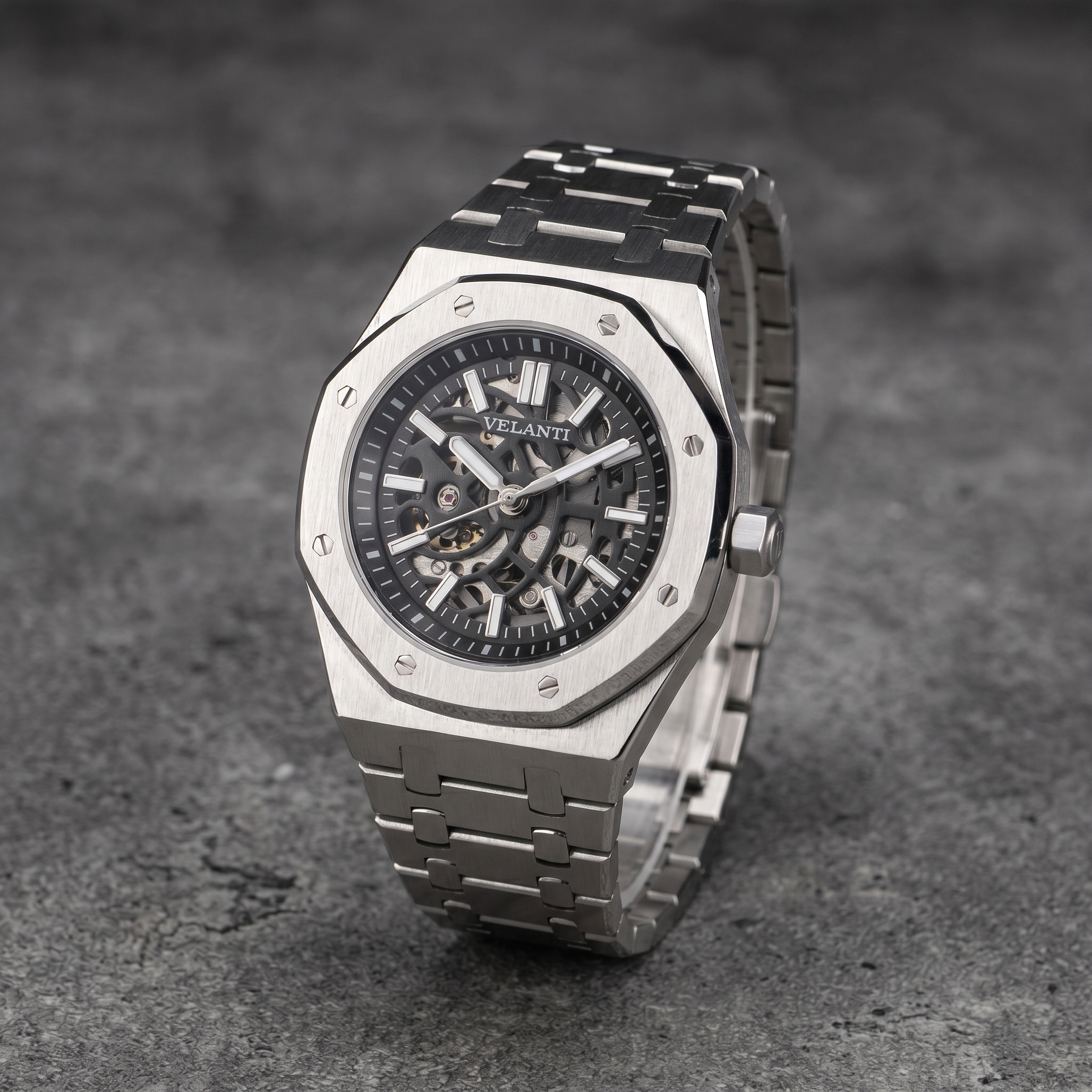Royal Oak-style automatic watch, Velanti Milano Royal Veloak Skeleton, bracelet detail photo