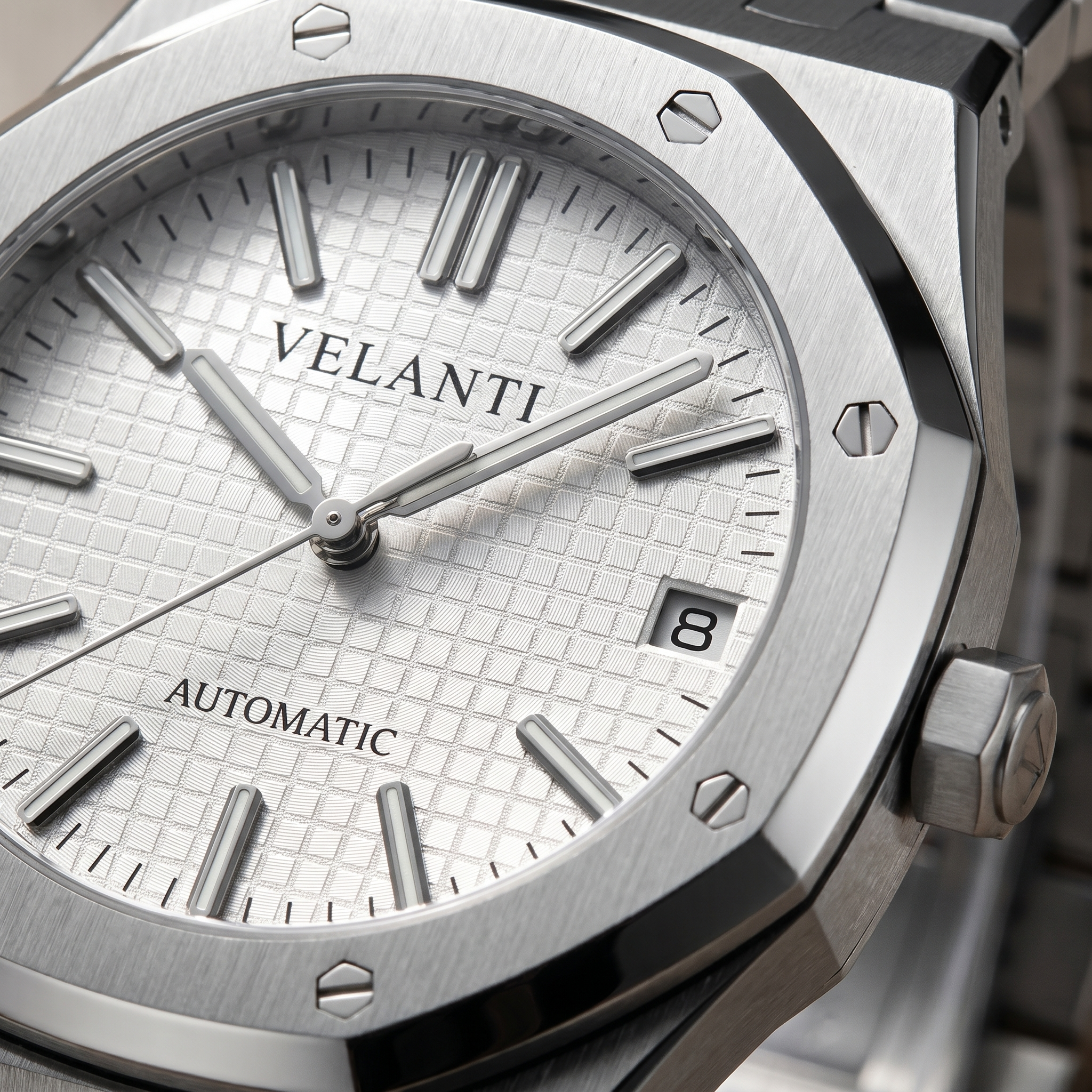 Royal Oak-style automatic watch, Velanti Milano Royal Veloak White, watch detail photo