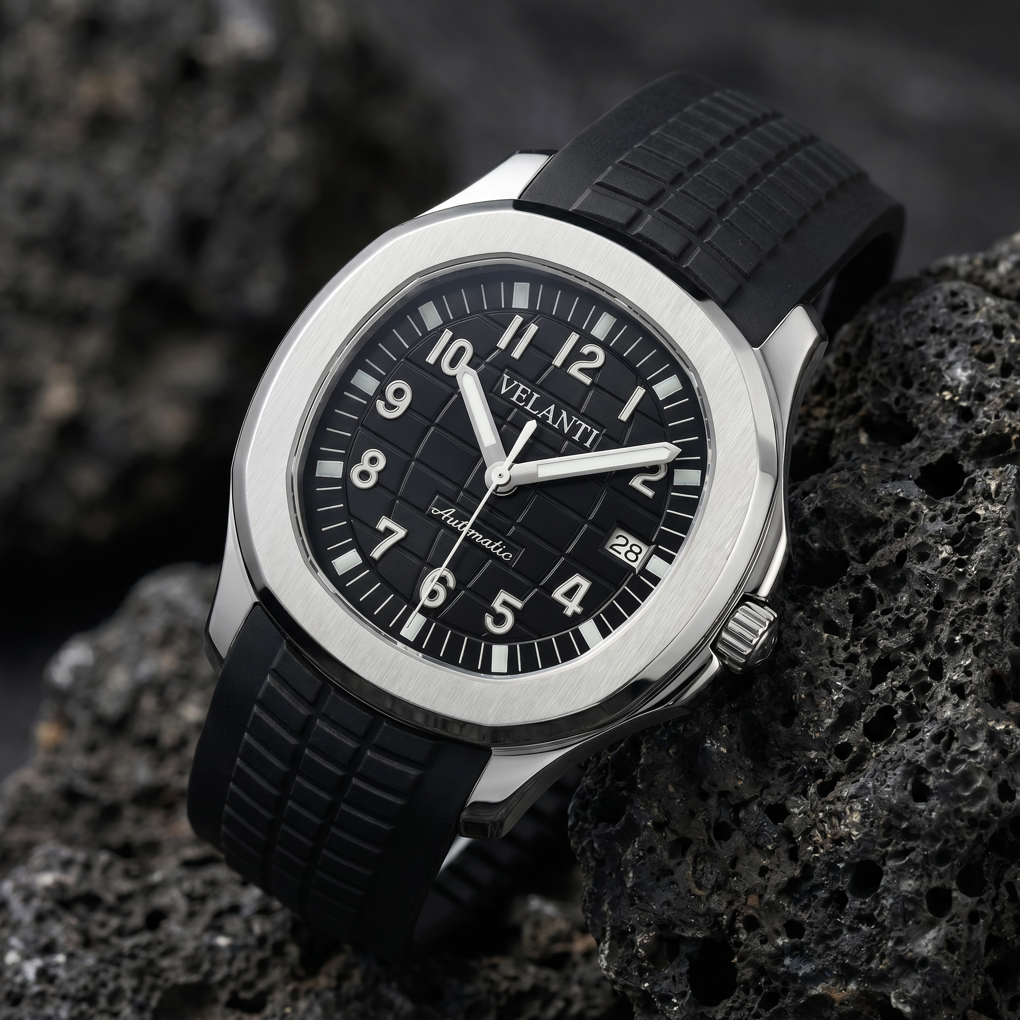 Aquanaut-style automatic watch, Velanti Milano Velnaut Black, bracelet detail photo