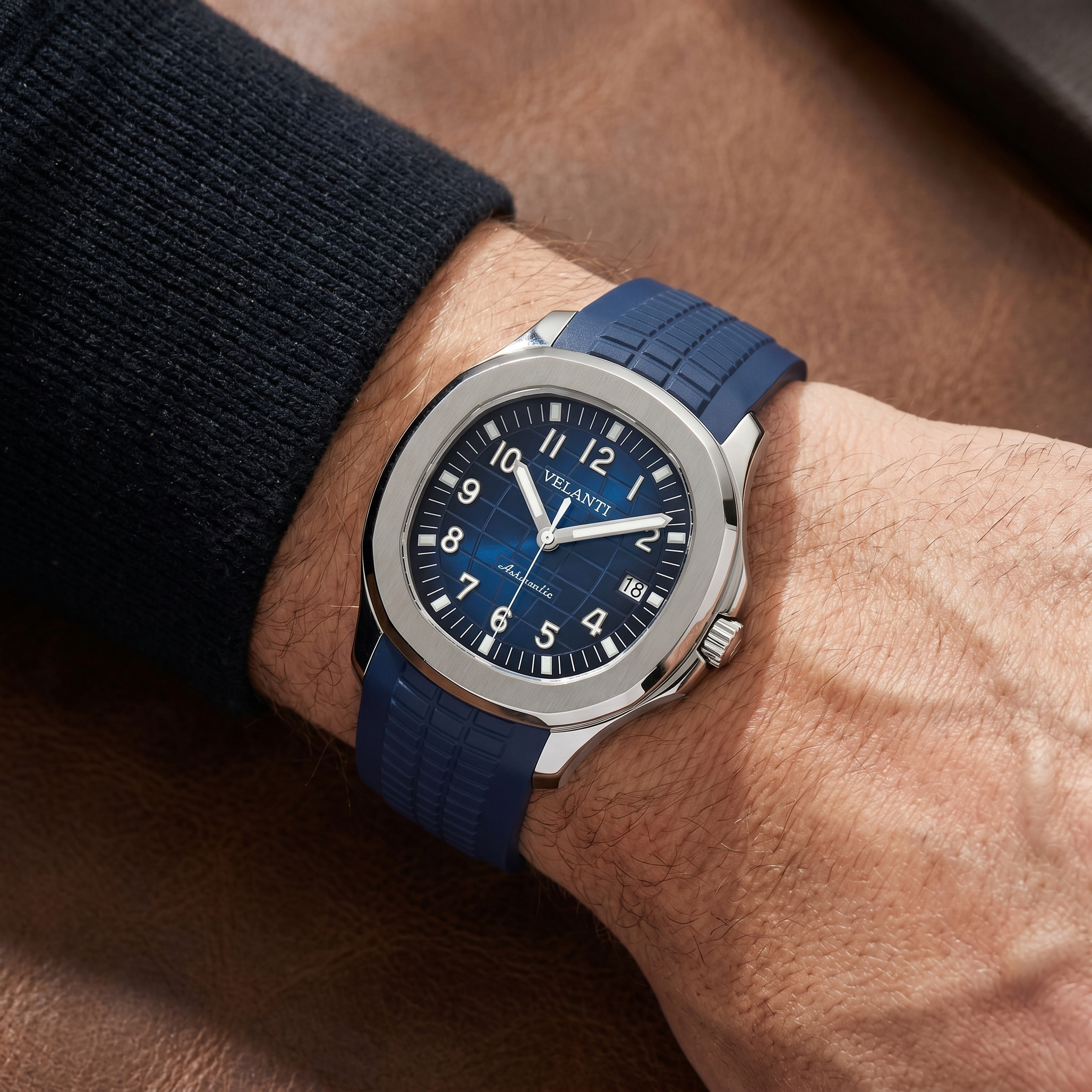 Aquanaut-style automatic watch, Velanti Milano Velnaut Blue worn on wrist photo 4