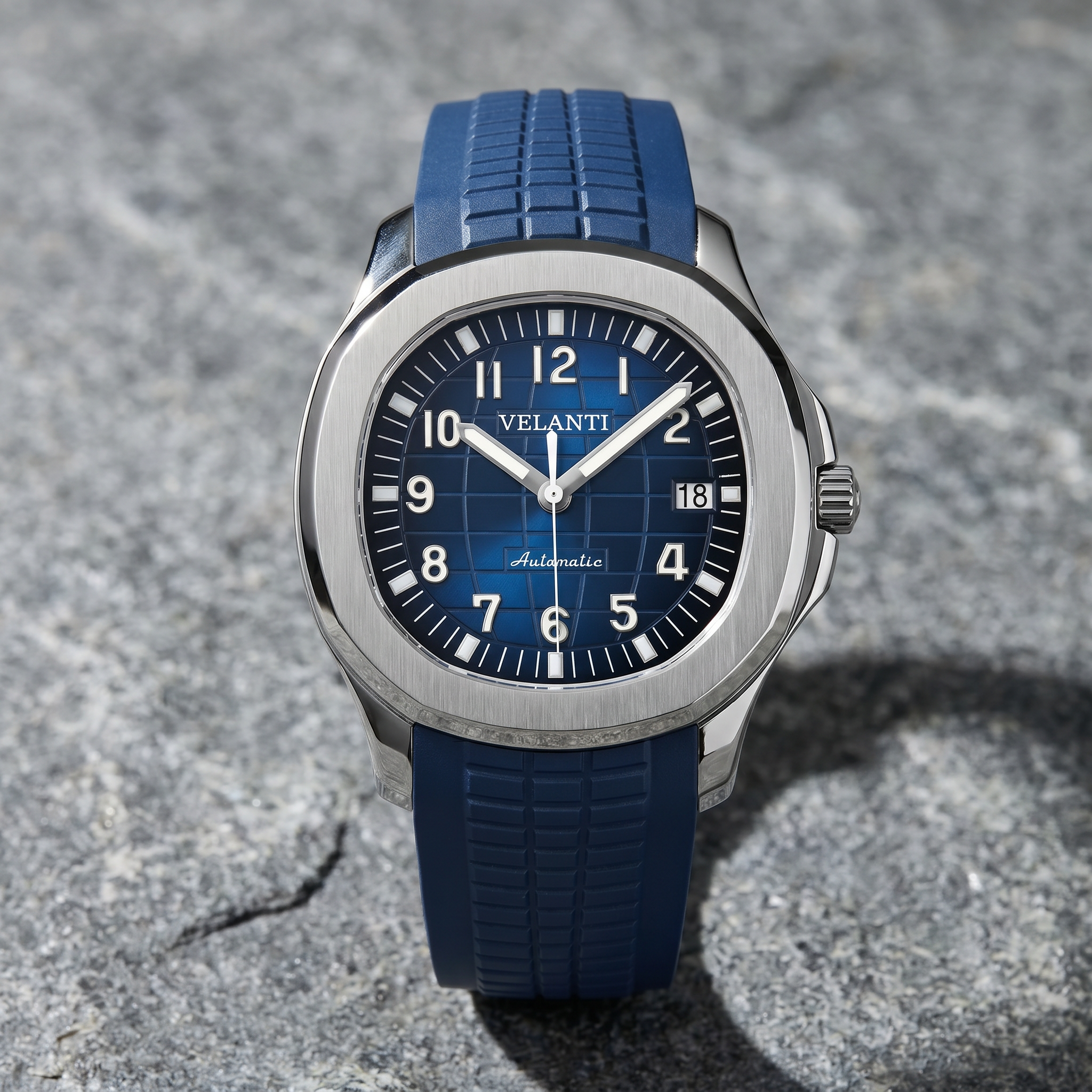 Aquanaut-style automatic watch, Velanti Milano Velnaut Blue, bracelet detail photo