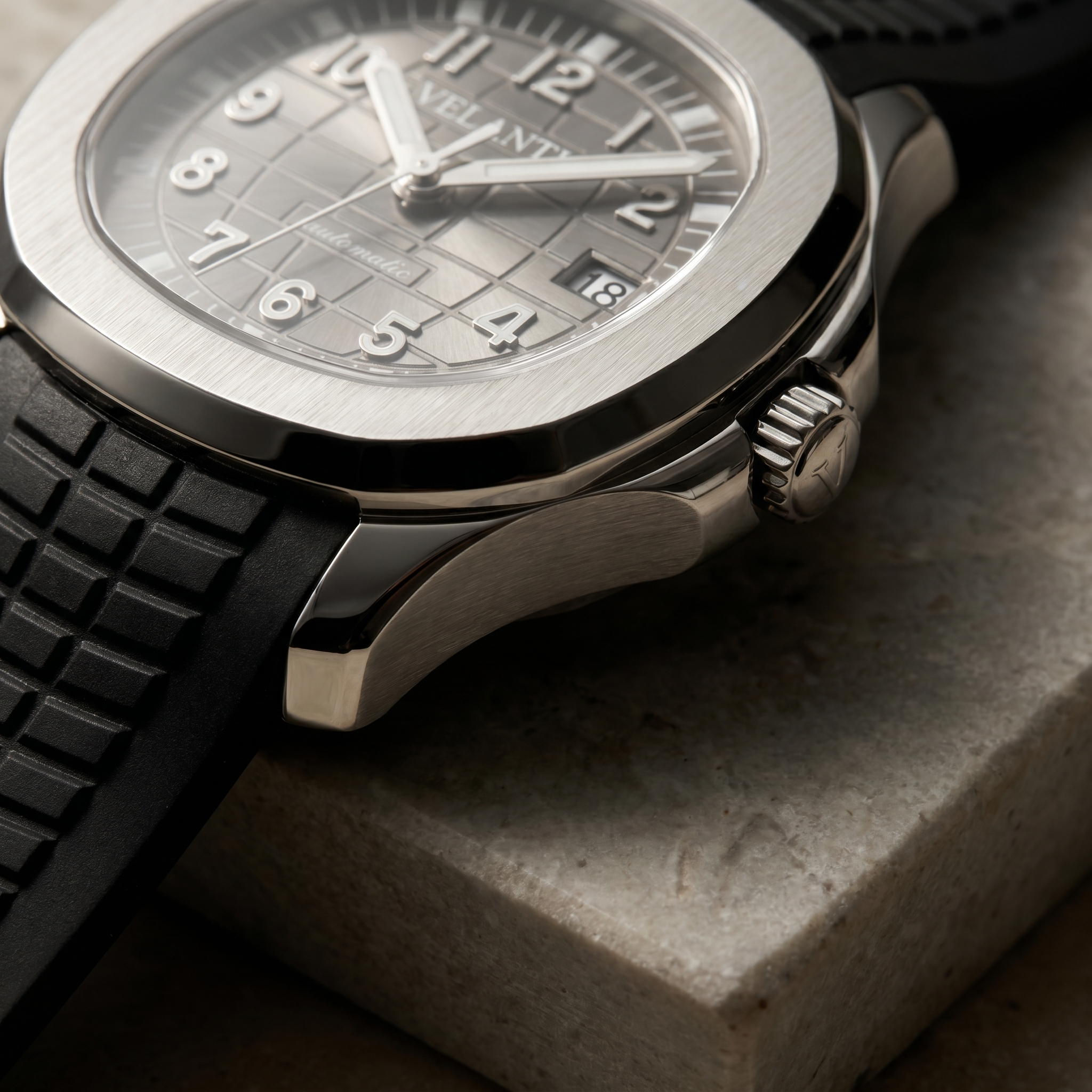 Aquanaut-style automatic watch, Velanti Milano Velnaut Silver, bracelet detail photo
