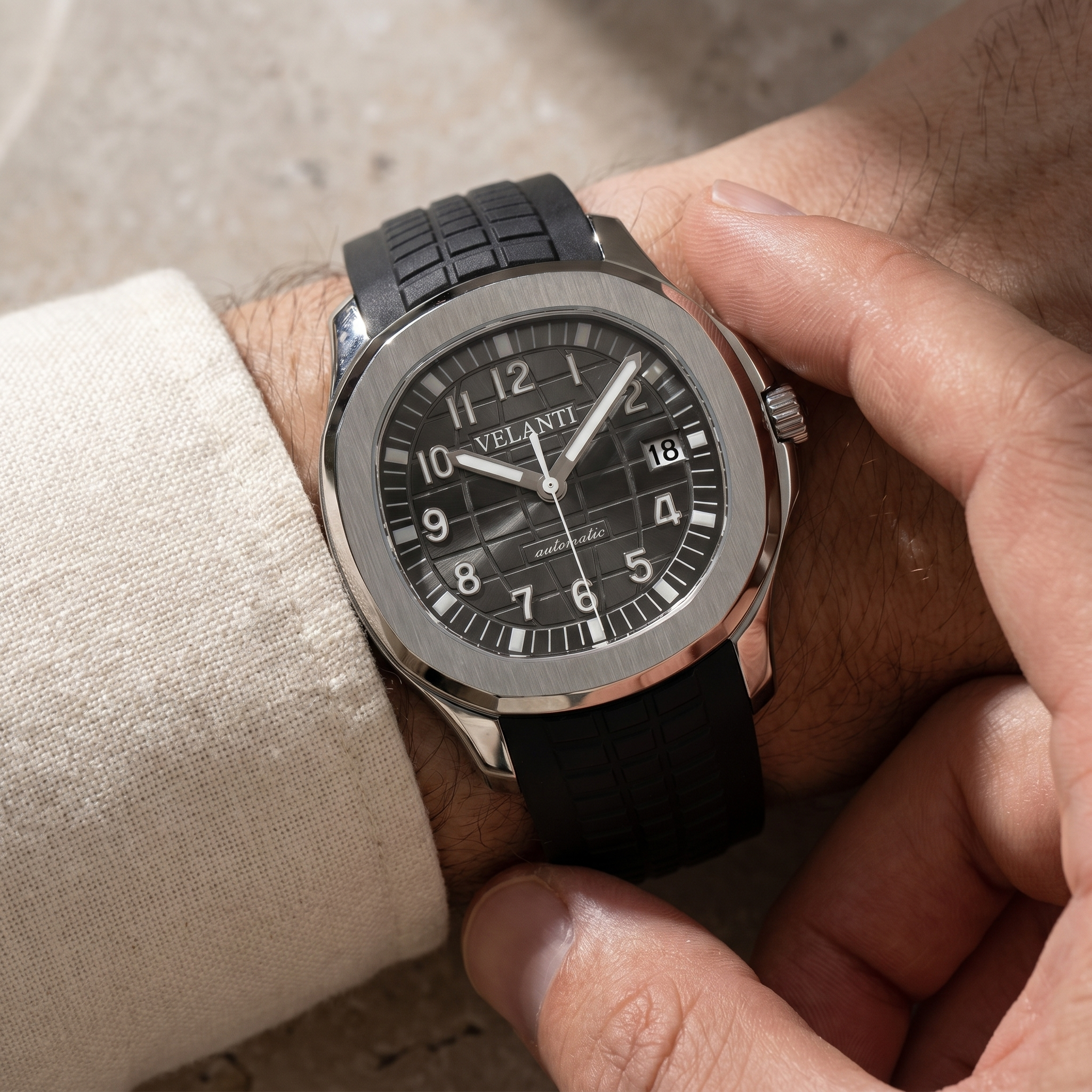 Aquanaut-style automatic watch, Velanti Milano Velnaut Silver, watch detail photo 5