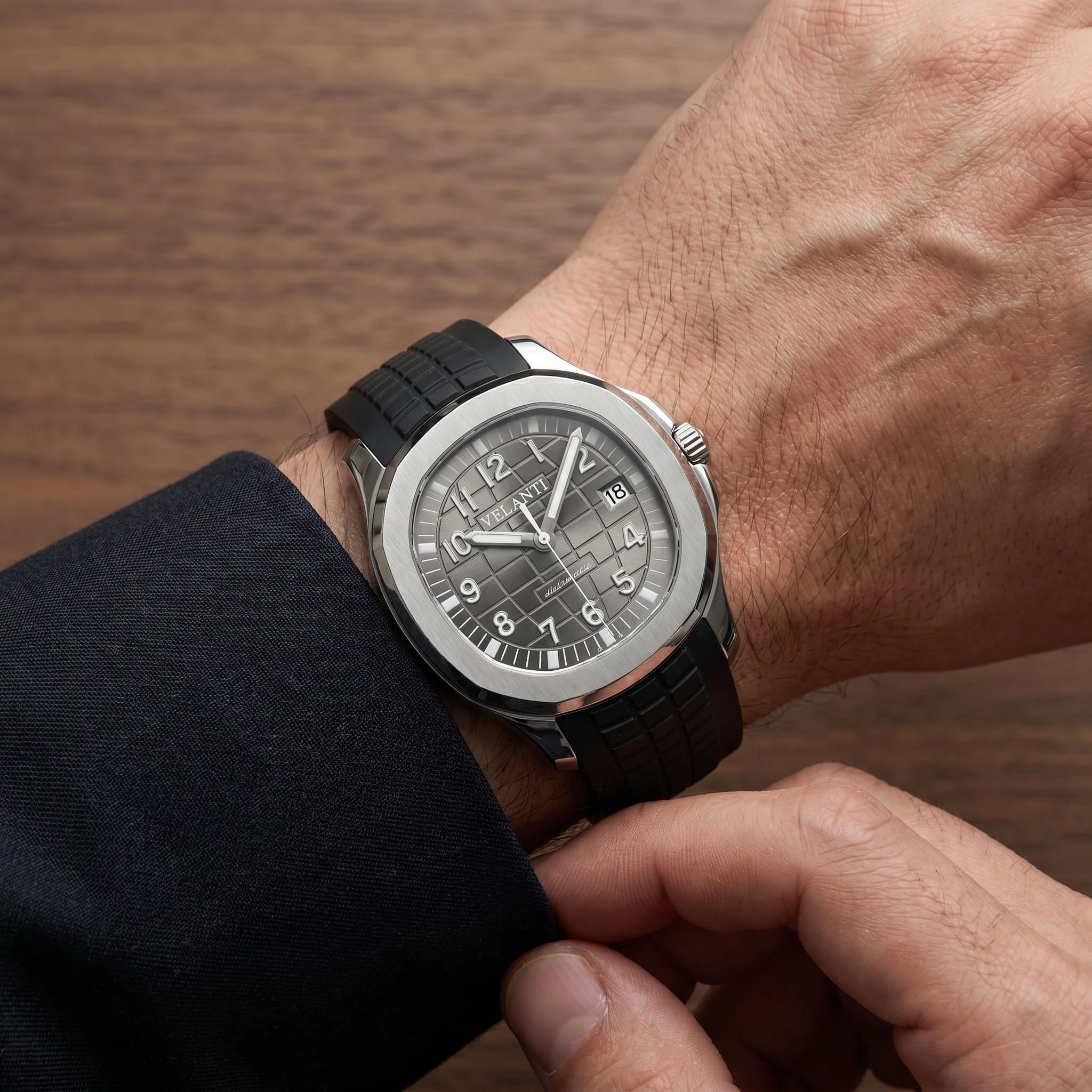 Aquanaut-style automatic watch, Velanti Milano Velnaut Silver worn on wrist photo 7
